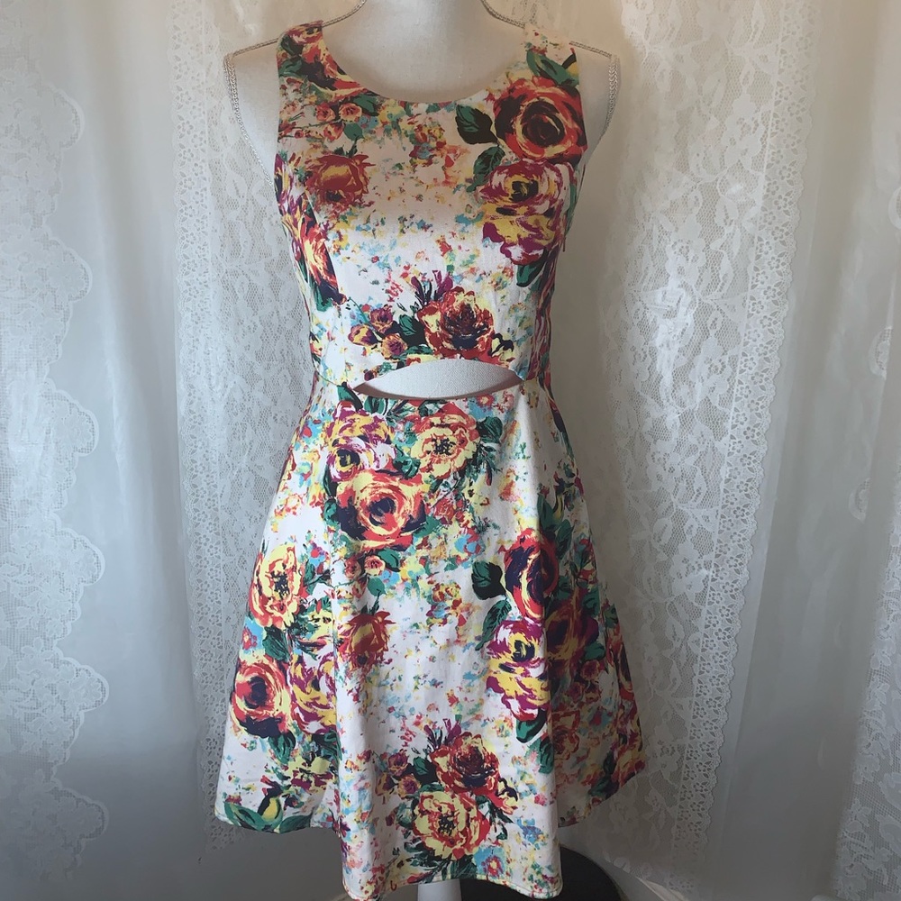 Material Girl floral print medium A line dress - Picture 4 of 8